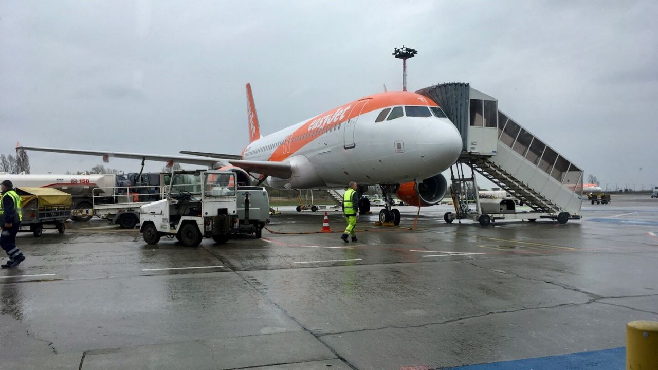 Easyjet Flieger im Regen