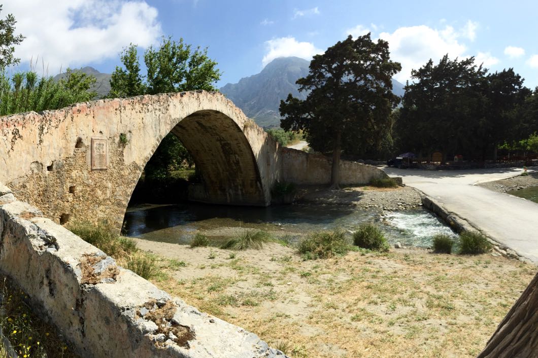 Brücke über den Fluss an der Straße nach Preveli