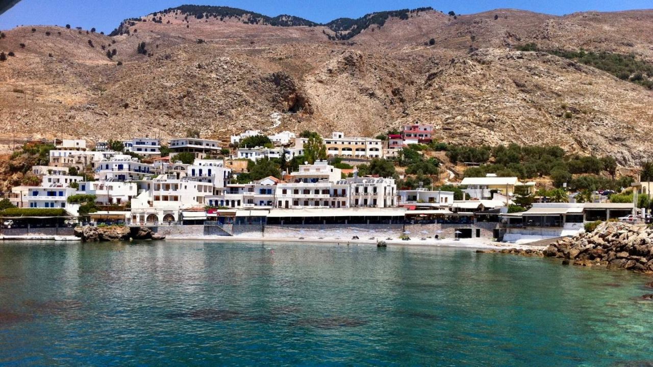 Chora Sfakion von der Fähre fotografiert
