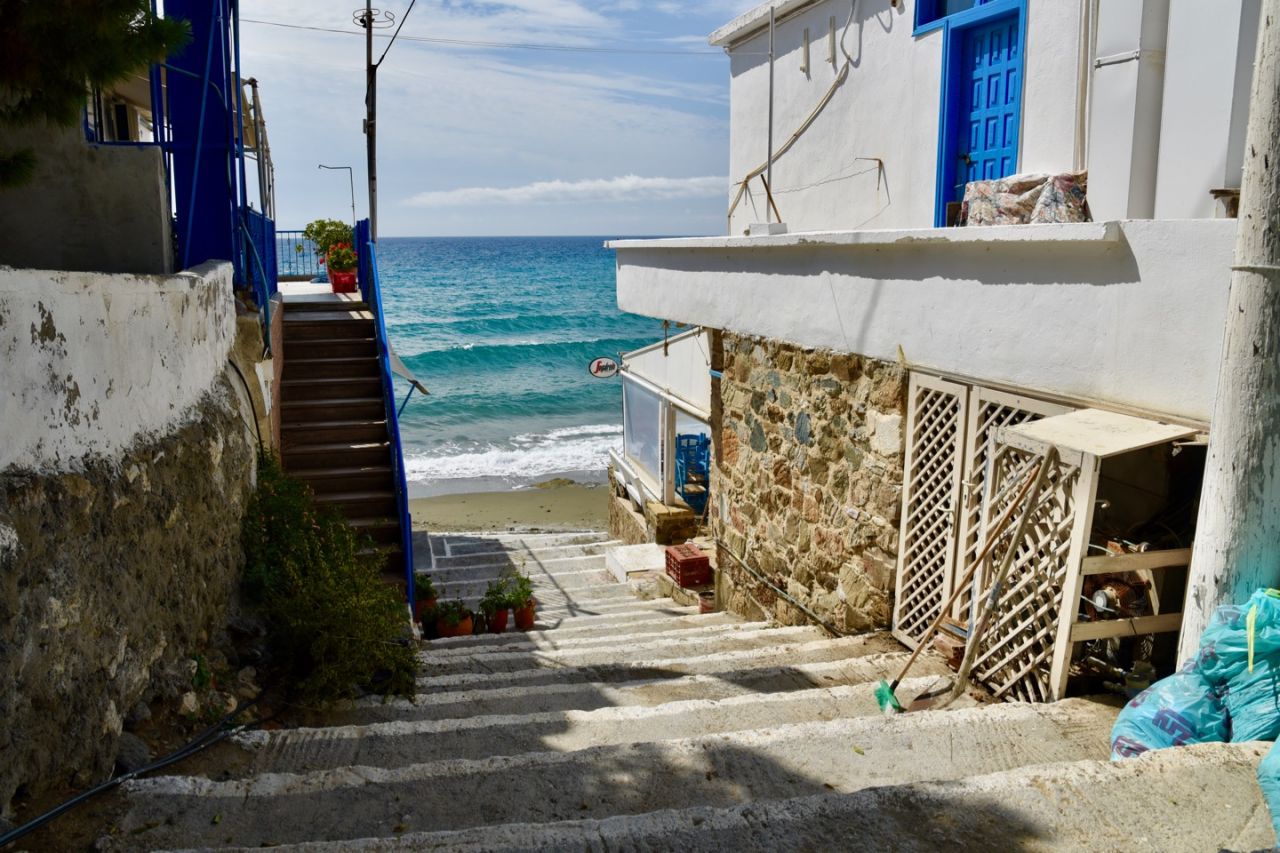 Stufen zum Strand von Lendas