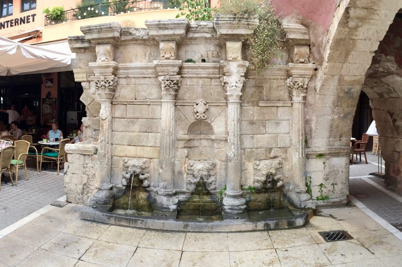 Rimondi Brunnen mit seinen drei Löwen