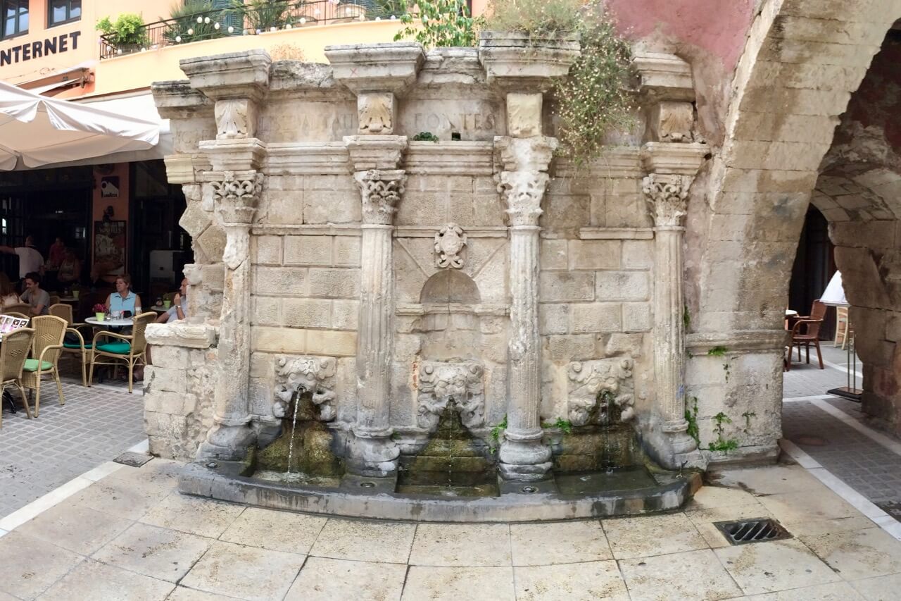 Rimondi Brunnen mit seinen drei Löwen